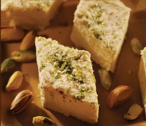 Saray Helvası (Antep Fıstıklı)